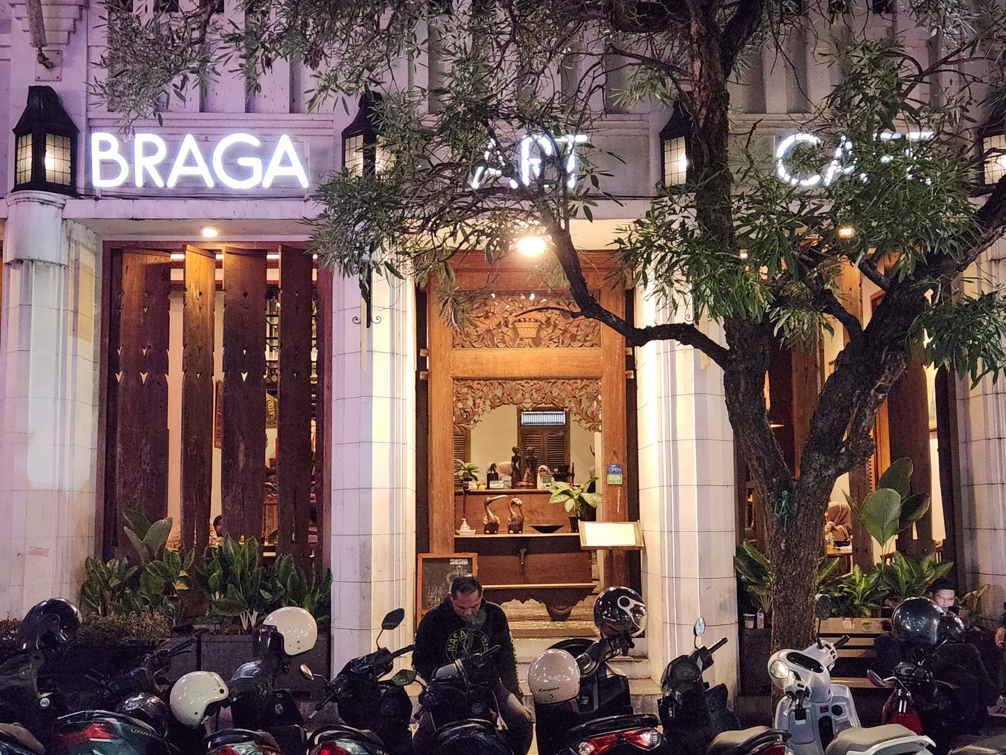 Bandung City Heritage & Shopping Experience