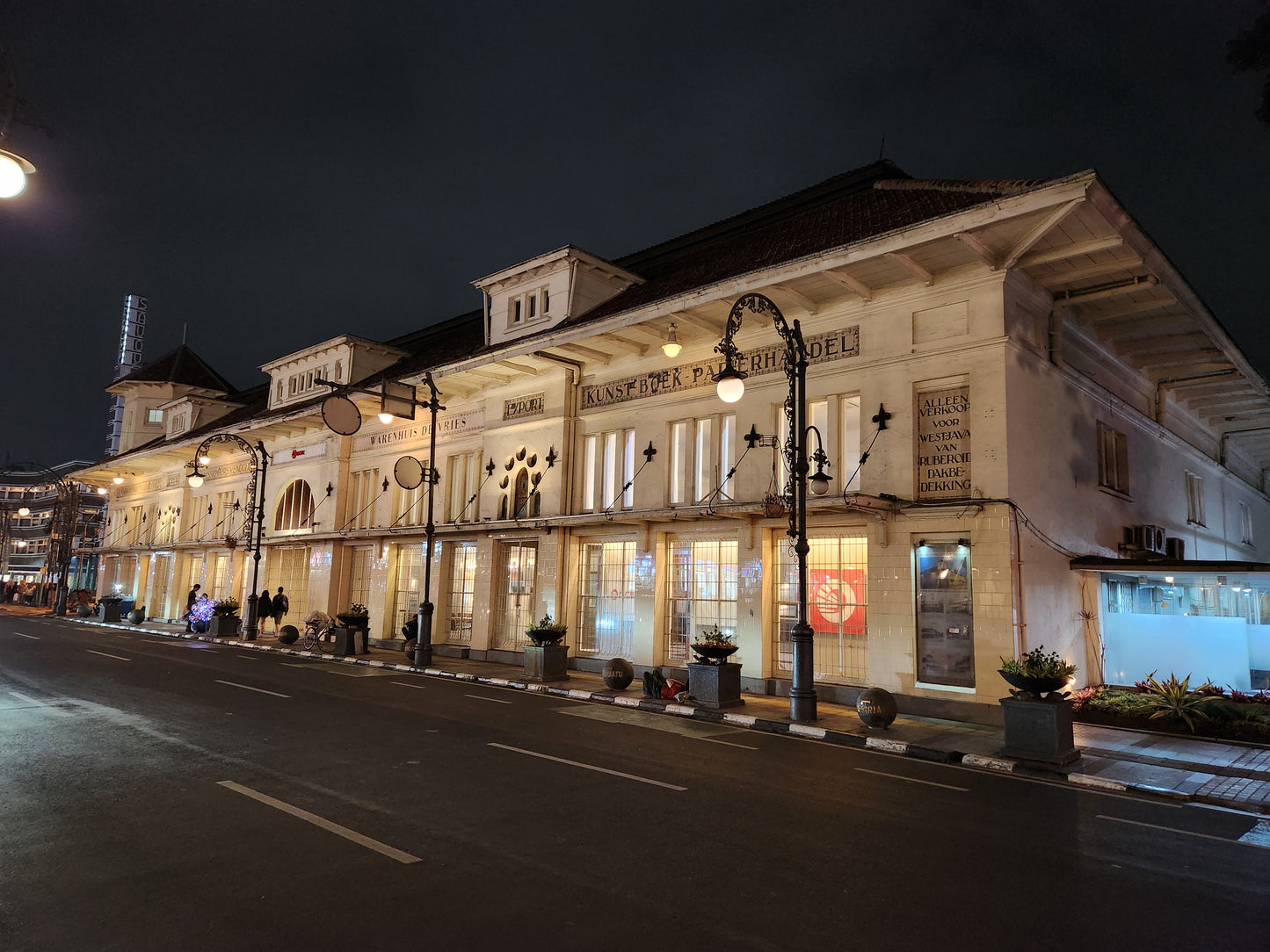 Bandung City Heritage & Shopping Experience