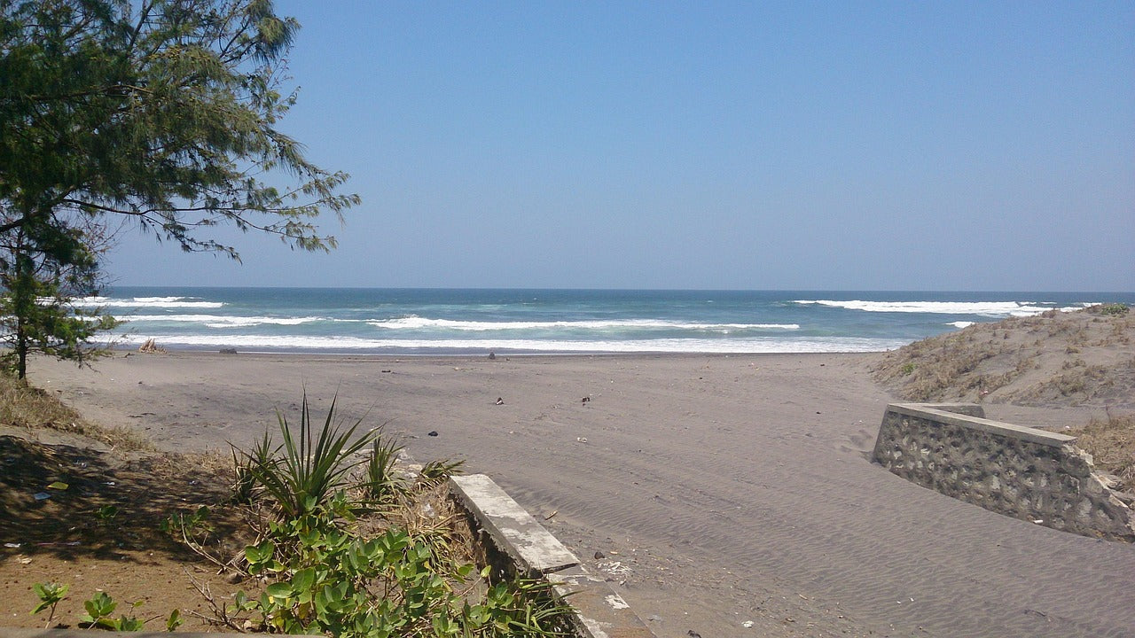 Beach & Pine-Forest Escape to Mangunan & Parangtritis